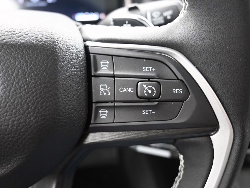 2025 Bright White Clearcoat Jeep Grand Cherokee L Altitude X 4X4 SUV