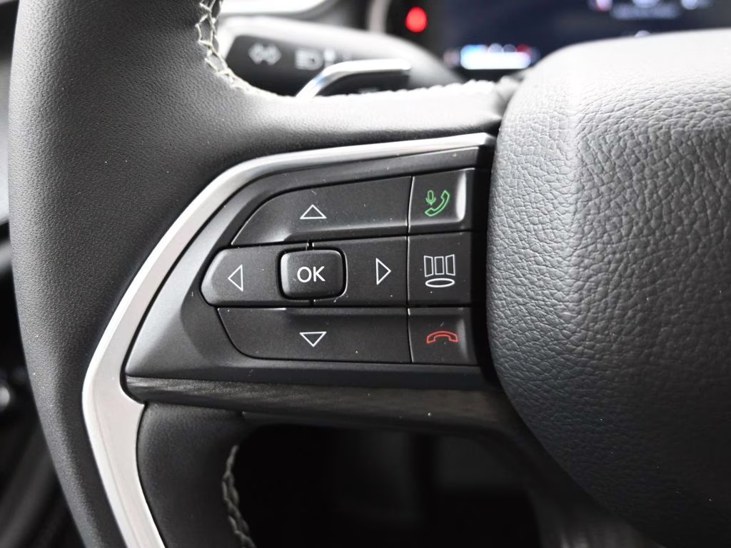 2025 Bright White Clearcoat Jeep Grand Cherokee L Altitude X 4X4 SUV