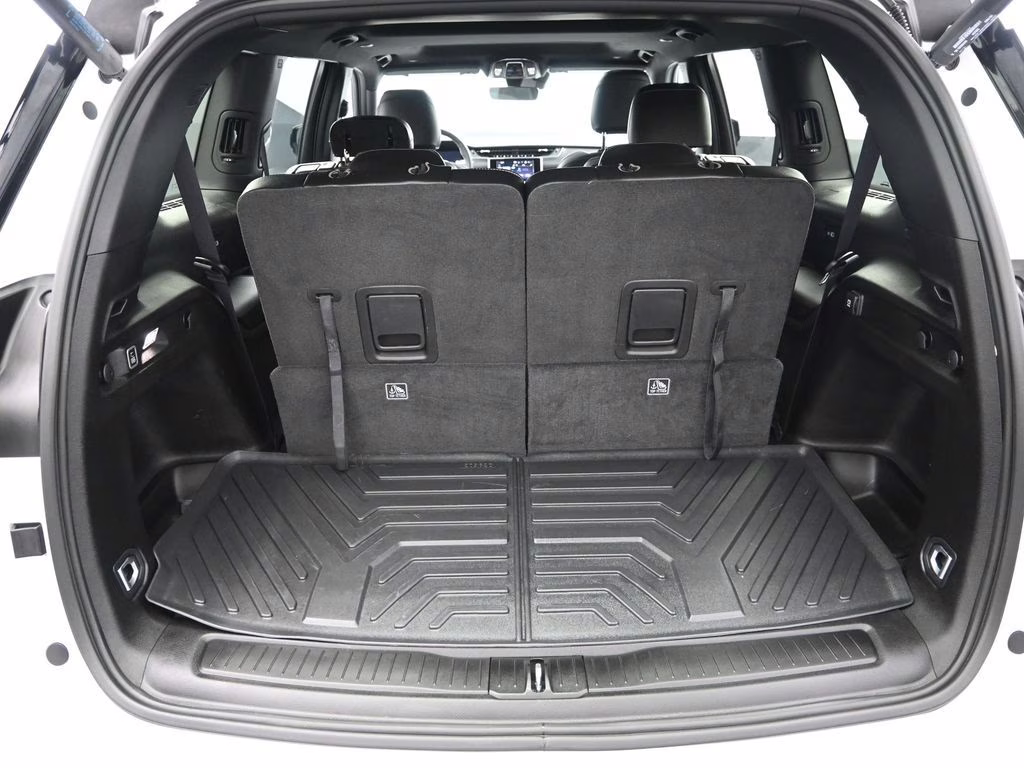 2025 Bright White Clearcoat Jeep Grand Cherokee L Altitude X 4X4 SUV