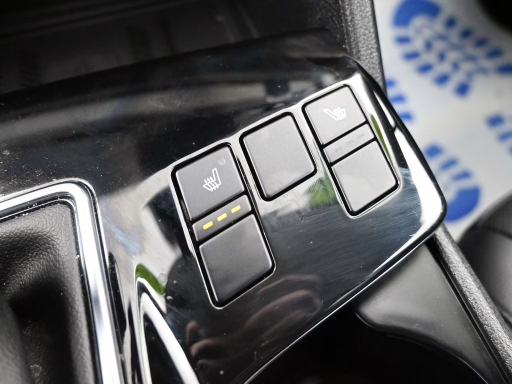 2024 Glacial White Pearl Kia Sportage EX AWD SUV