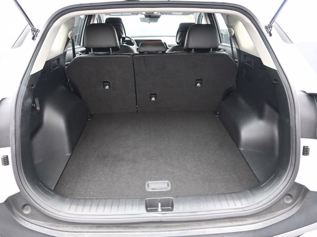 2024 Glacial White Pearl Kia Sportage EX AWD SUV