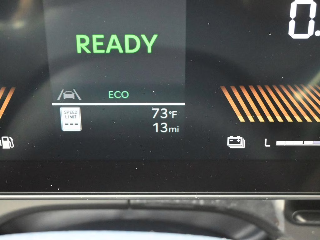 2026 Snow White Pearl Kia Carnival Hybrid EX FWD Van