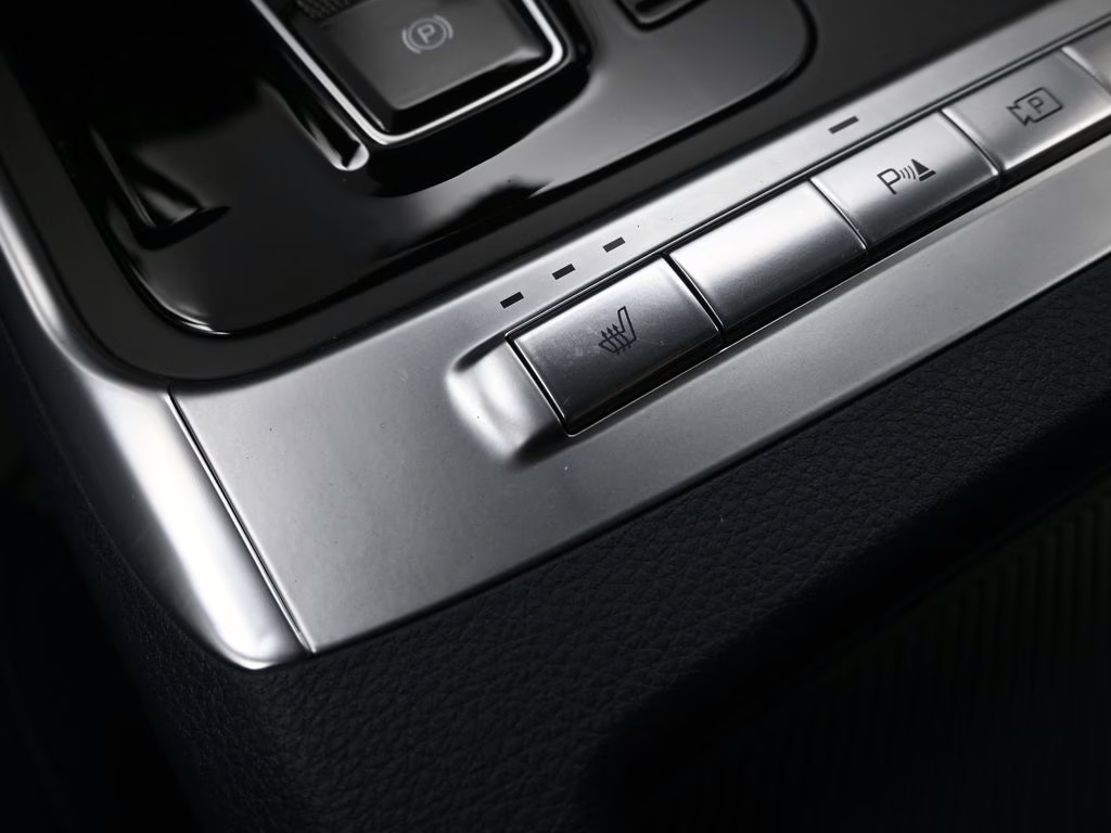 2026 Snow White Pearl Kia Carnival Hybrid EX FWD Van