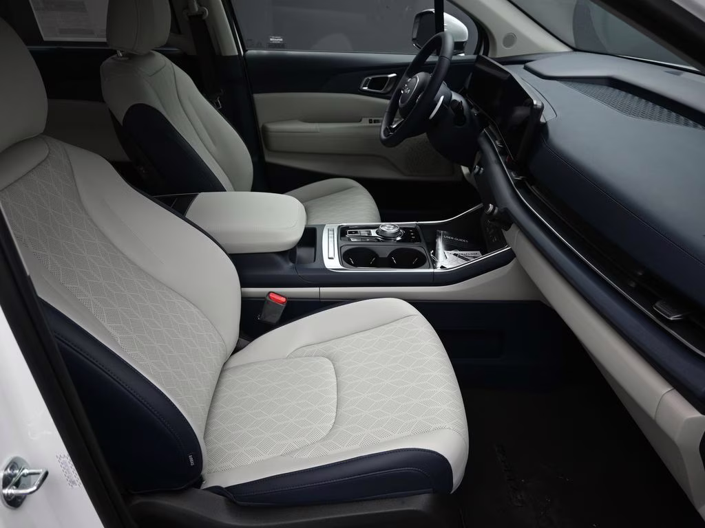2026 Snow White Pearl Kia Carnival Hybrid EX FWD Van