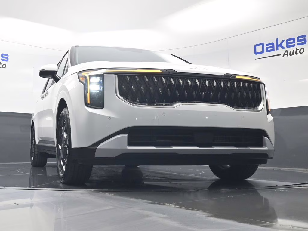 2026 Snow White Pearl Kia Carnival Hybrid EX FWD Van