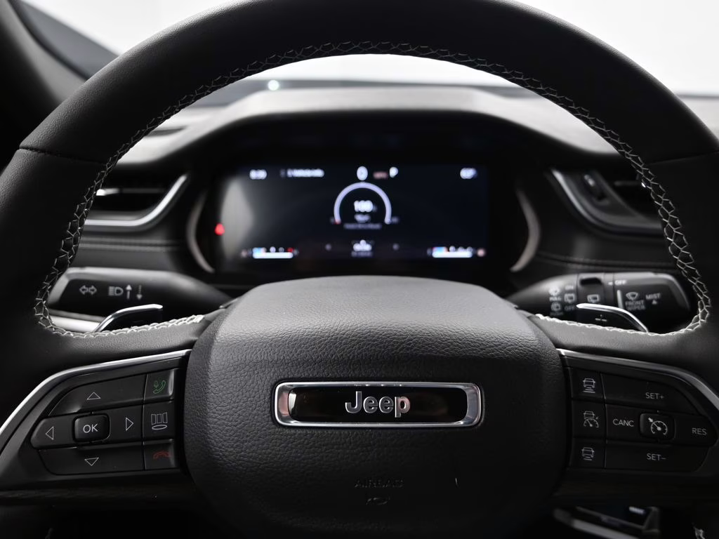 2025 Bright White Clearcoat Jeep Grand Cherokee L Altitude X 4X4 SUV