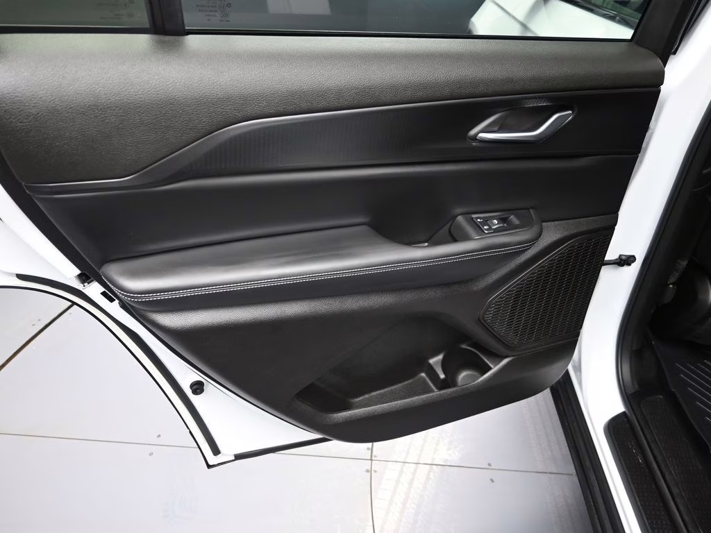 2025 Bright White Clearcoat Jeep Grand Cherokee L Altitude X 4X4 SUV