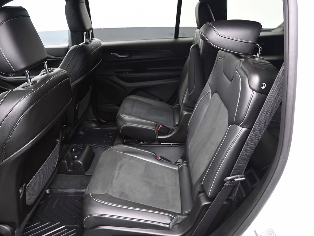 2025 Bright White Clearcoat Jeep Grand Cherokee L Altitude X 4X4 SUV