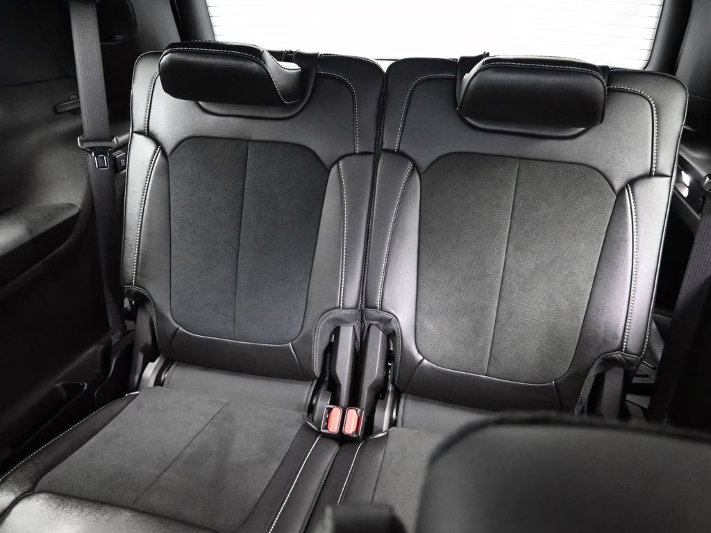 2025 Bright White Clearcoat Jeep Grand Cherokee L Altitude X 4X4 SUV