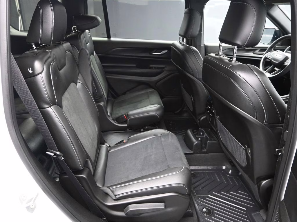 2025 Bright White Clearcoat Jeep Grand Cherokee L Altitude X 4X4 SUV