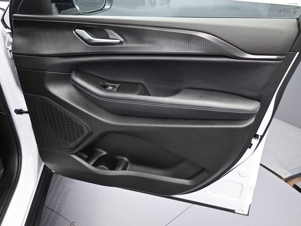 2025 Bright White Clearcoat Jeep Grand Cherokee L Altitude X 4X4 SUV