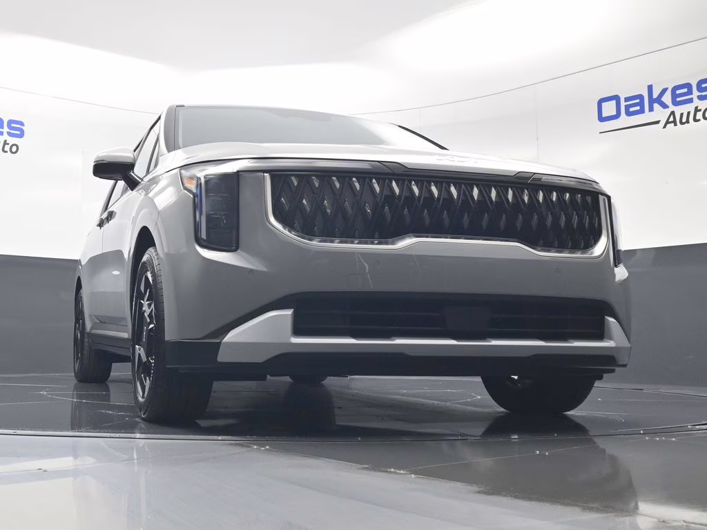 2026 Ceramic Silver Kia Carnival EX FWD Van