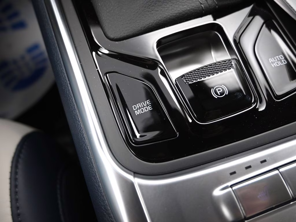 2026 Snow White Pearl Kia Carnival EX FWD Van