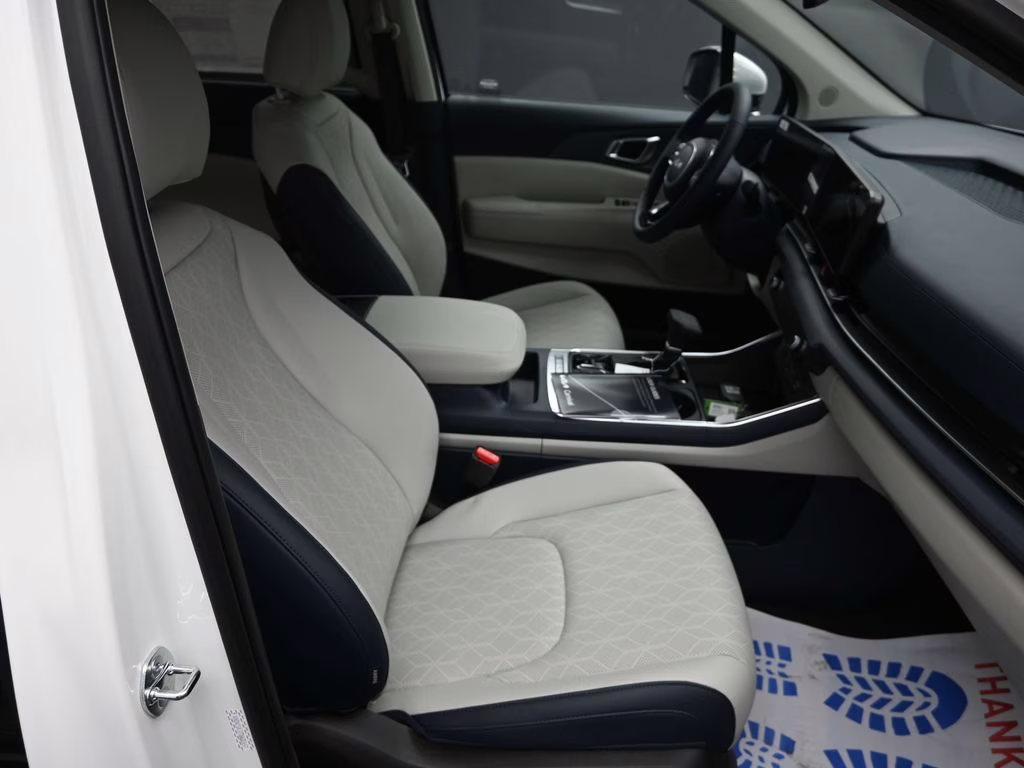 2026 Snow White Pearl Kia Carnival EX FWD Van