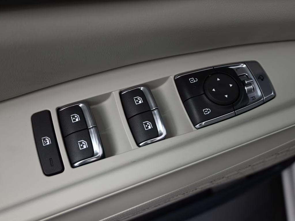 2026 Snow White Pearl Kia Carnival Hybrid EX FWD Van