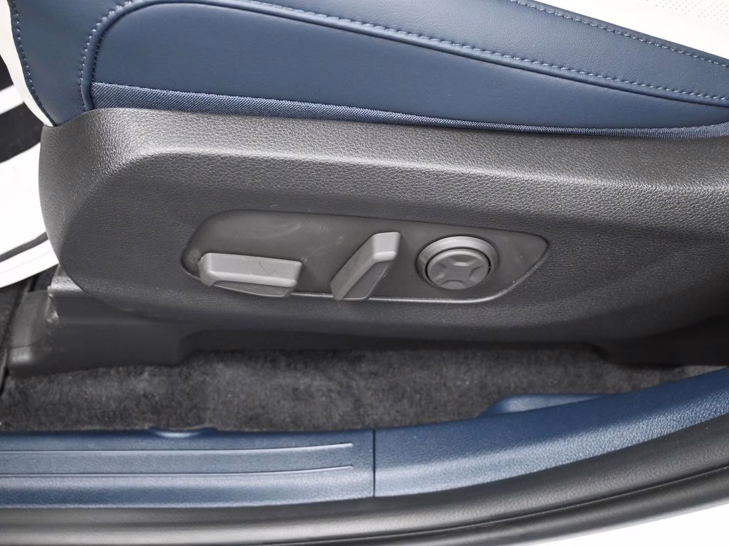 2026 Snow White Pearl Kia Carnival Hybrid EX FWD Van