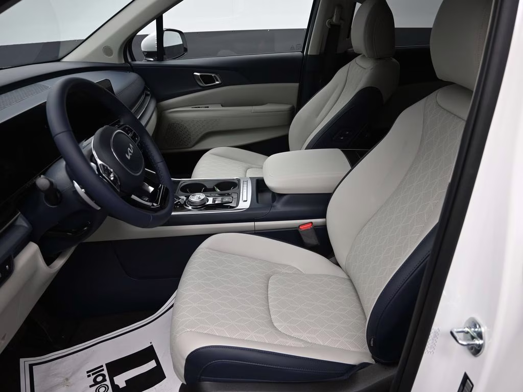 2026 Snow White Pearl Kia Carnival Hybrid EX FWD Van