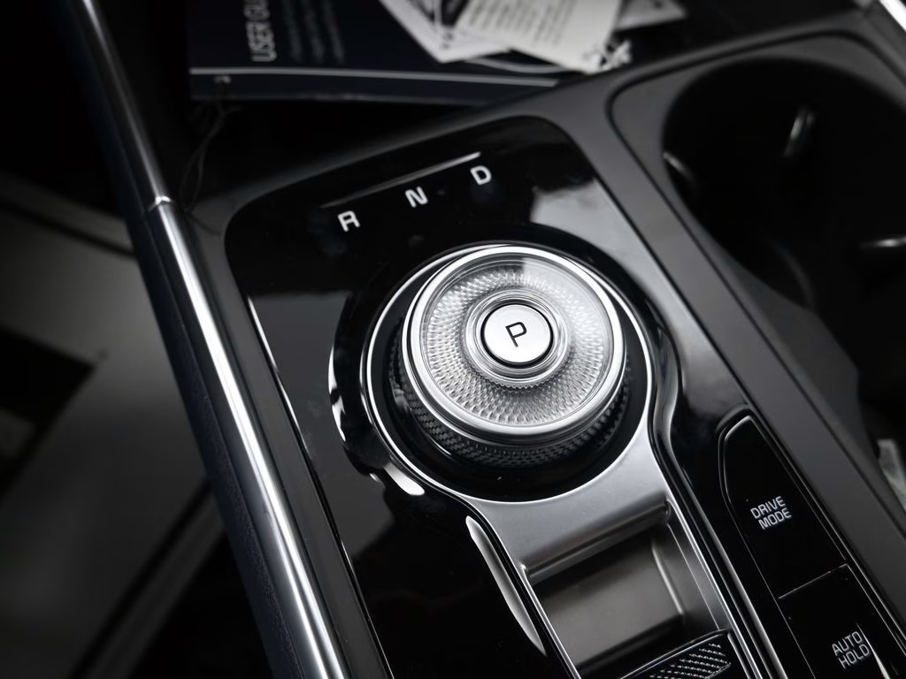 2026 Snow White Pearl Kia Carnival Hybrid EX FWD Van