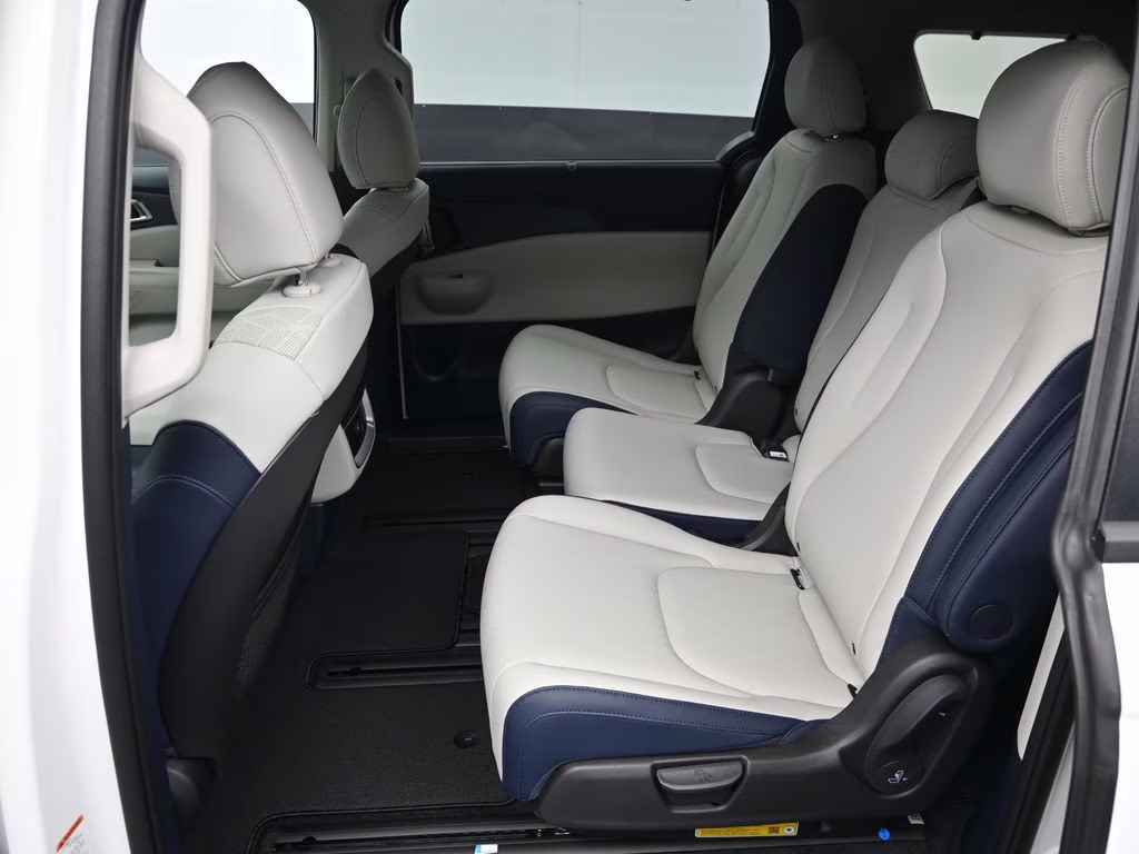 2026 Snow White Pearl Kia Carnival Hybrid EX FWD Van