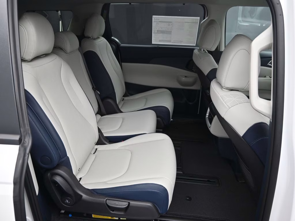 2026 Snow White Pearl Kia Carnival Hybrid EX FWD Van