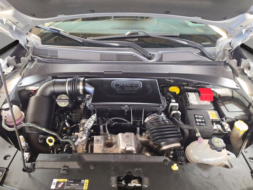 2025 Silver Zynith Metallic Clearcoat Jeep Compass Latitude 4X4 SUV