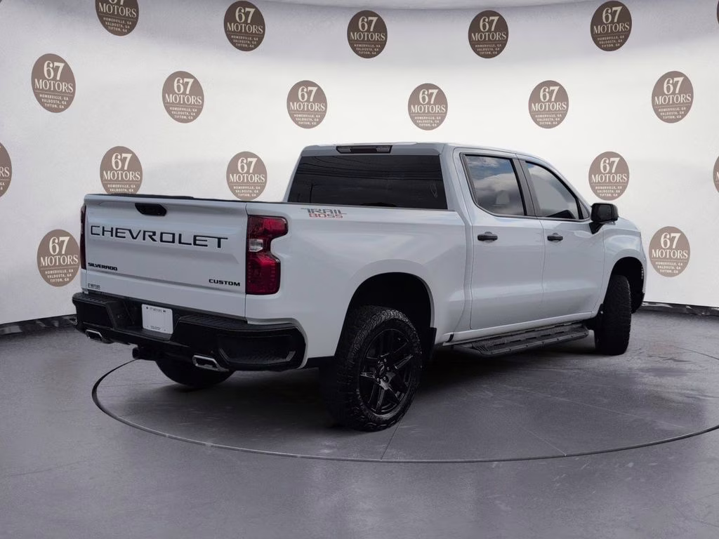 2024 Summit White Chevrolet Silverado 1500 Custom Trail Boss 4X4 Truck