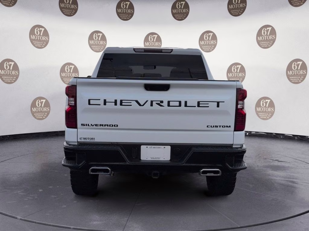 2024 Summit White Chevrolet Silverado 1500 Custom Trail Boss 4X4 Truck