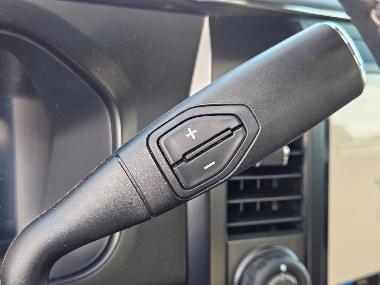 2026 White Ford Super Duty F-250 SRW Lariat 4X4 Truck