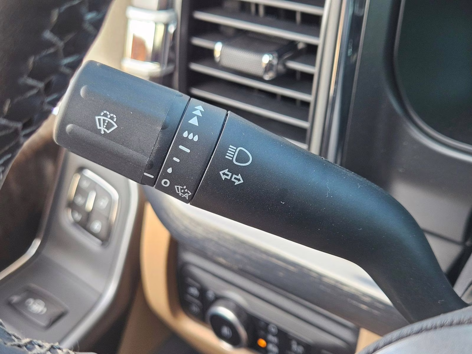 2026 White Ford Super Duty F-250 SRW Lariat 4X4 Truck