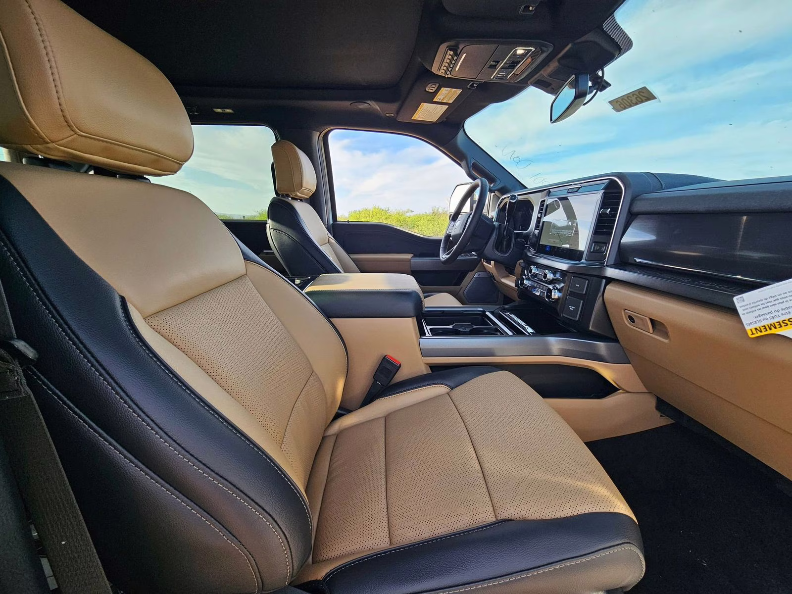 2026 White Ford Super Duty F-250 SRW Lariat 4X4 Truck