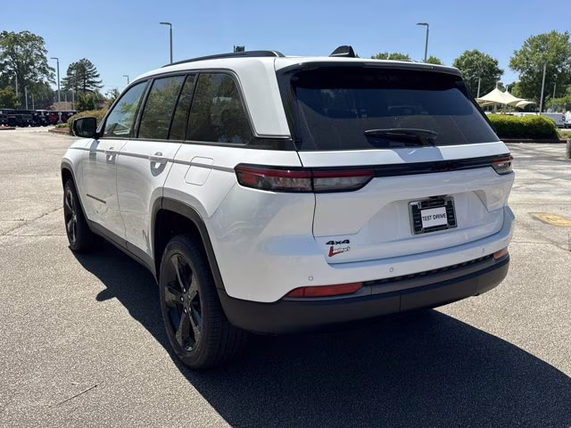 2026 Bright White Clearcoat Jeep Grand Cherokee Limited 4X4 SUV
