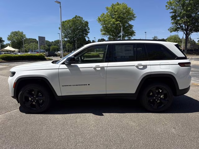 2026 Bright White Clearcoat Jeep Grand Cherokee Limited 4X4 SUV