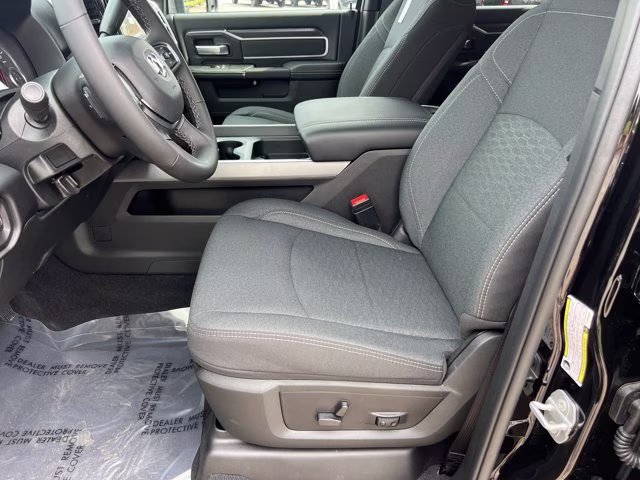 2026 Diamond Black Crystal Pearlcoat Ram 3500 Big Horn 4X4 Truck
