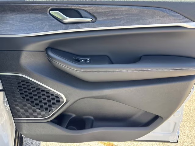 2026 Bright White Clearcoat Jeep Grand Cherokee Limited 4X4 SUV