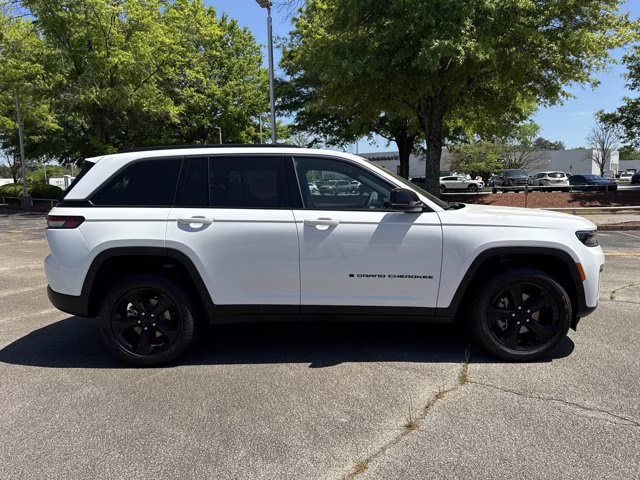 2026 Bright White Clearcoat Jeep Grand Cherokee Limited 4X4 SUV