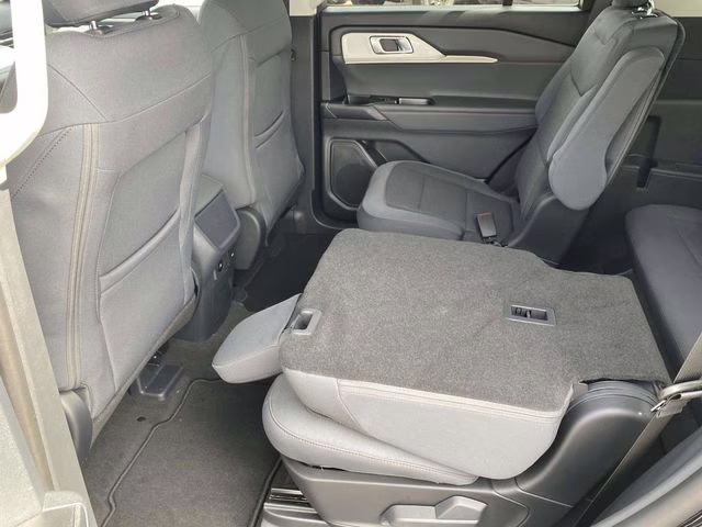 2026 Agate Black Metallic Ford Explorer Active RWD SUV