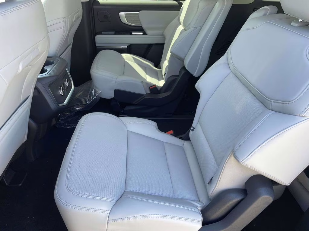 2026 Star White Metallic Tri-Coat Ford Expedition Max Platinum 4X4 SUV