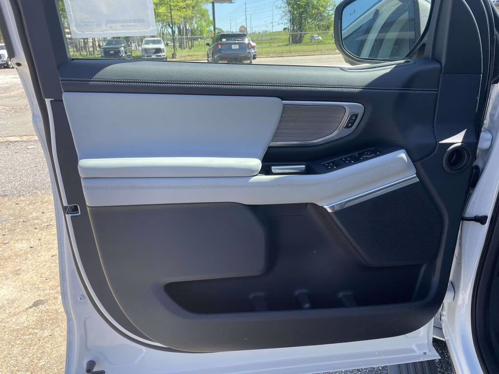 2026 Star White Metallic Tri-Coat Ford Expedition Max Platinum 4X4 SUV