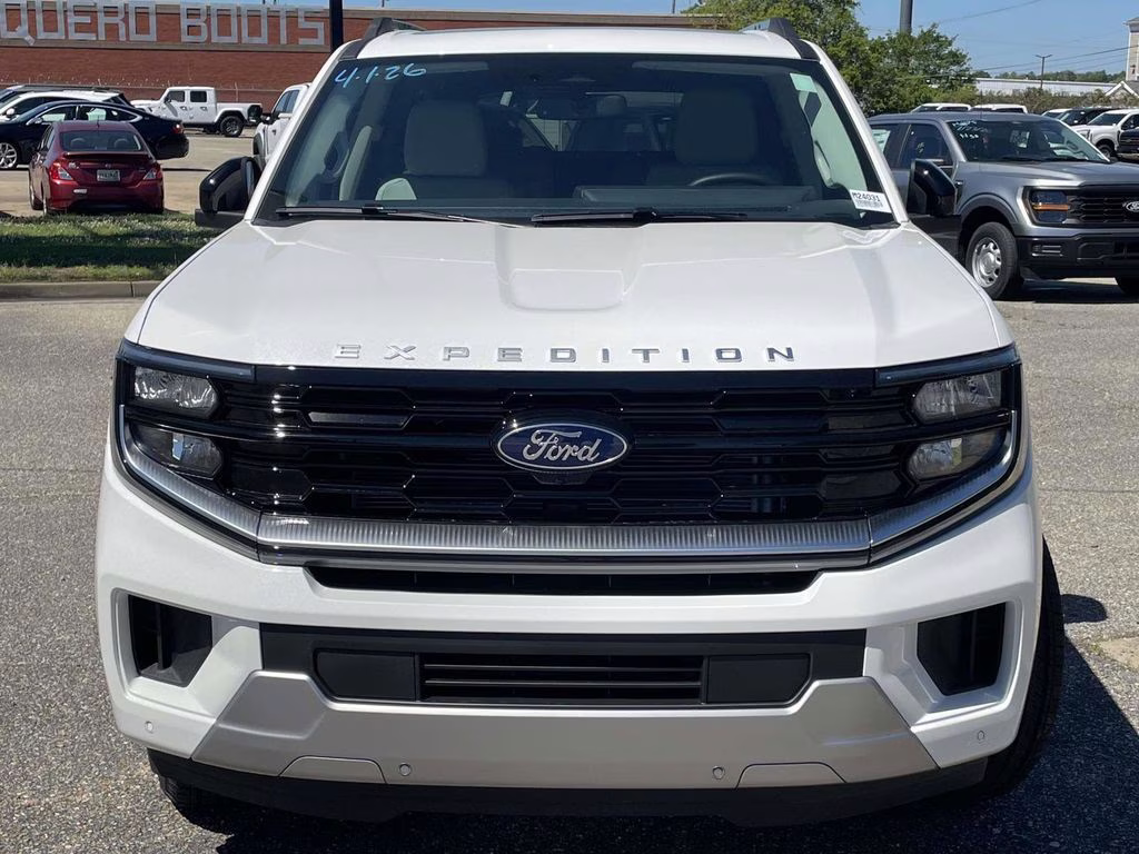 2026 Star White Metallic Tri-Coat Ford Expedition Max Platinum 4X4 SUV