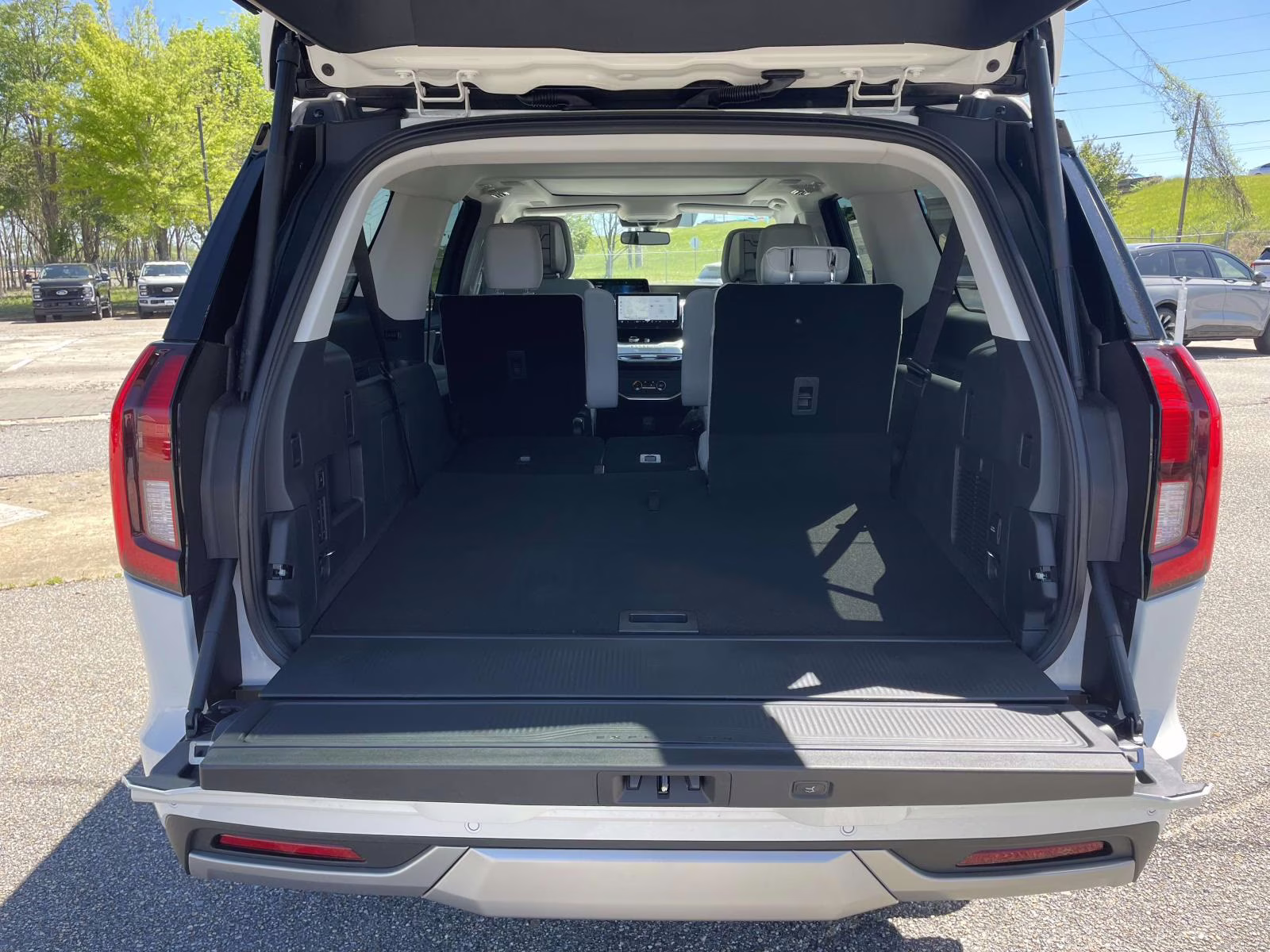 2026 Star White Metallic Tri-Coat Ford Expedition Max Platinum 4X4 SUV