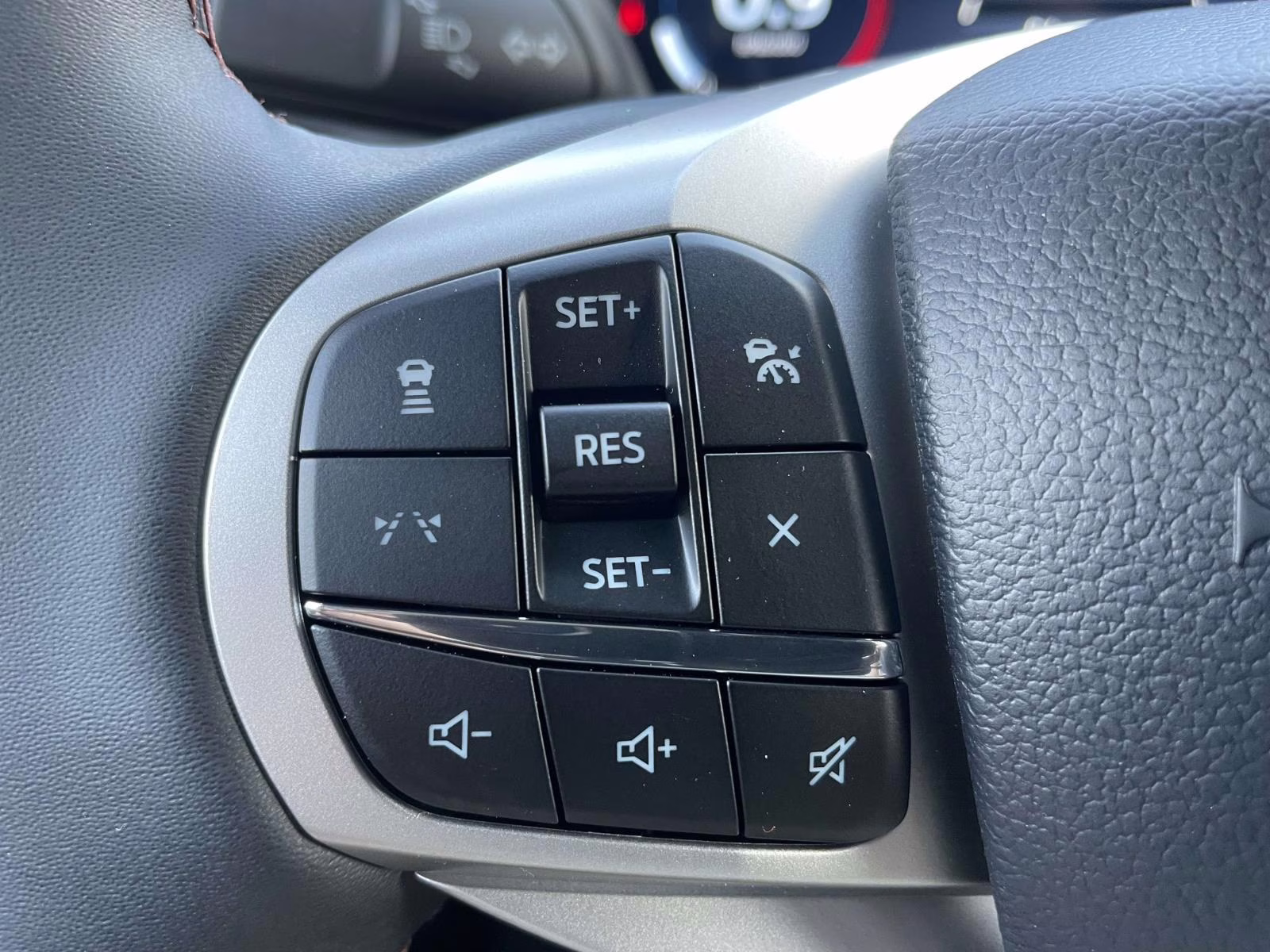 2026 Space White Metallic Ford Explorer Active RWD SUV