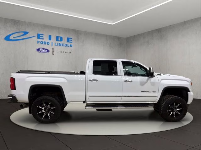 2019 Summit White GMC Sierra 2500HD Denali 4X4 Truck