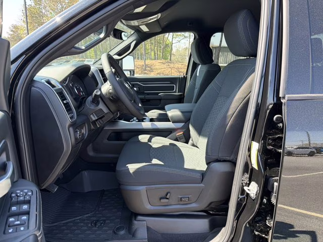 2026 Diamond Black Crystal Pearlcoat Ram 2500 Big Horn 4X4 Truck