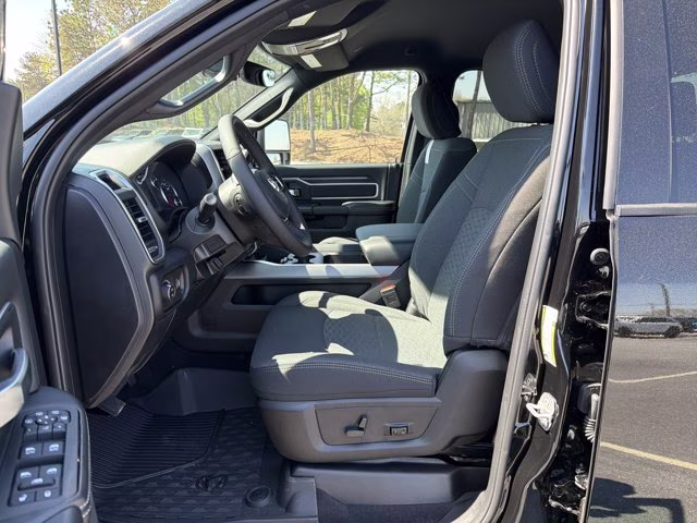 2026 Diamond Black Crystal Pearlcoat Ram 2500 Big Horn 4X4 Truck