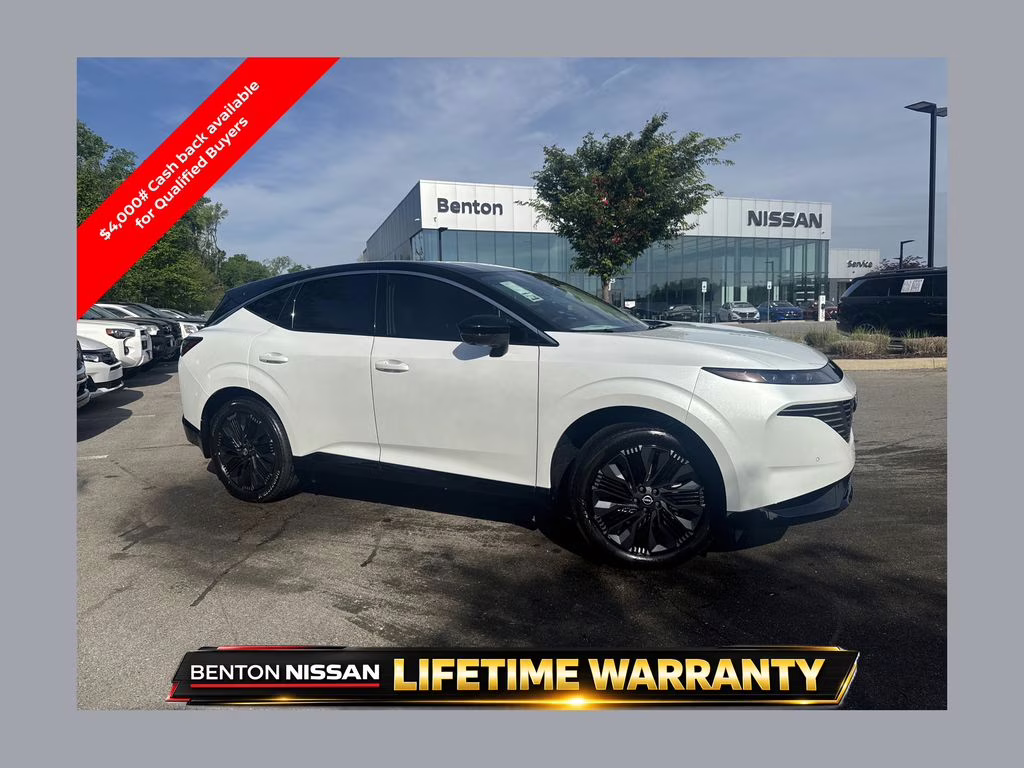 2026 Everest White Pearl/Black Nissan Murano Platinum AWD SUV