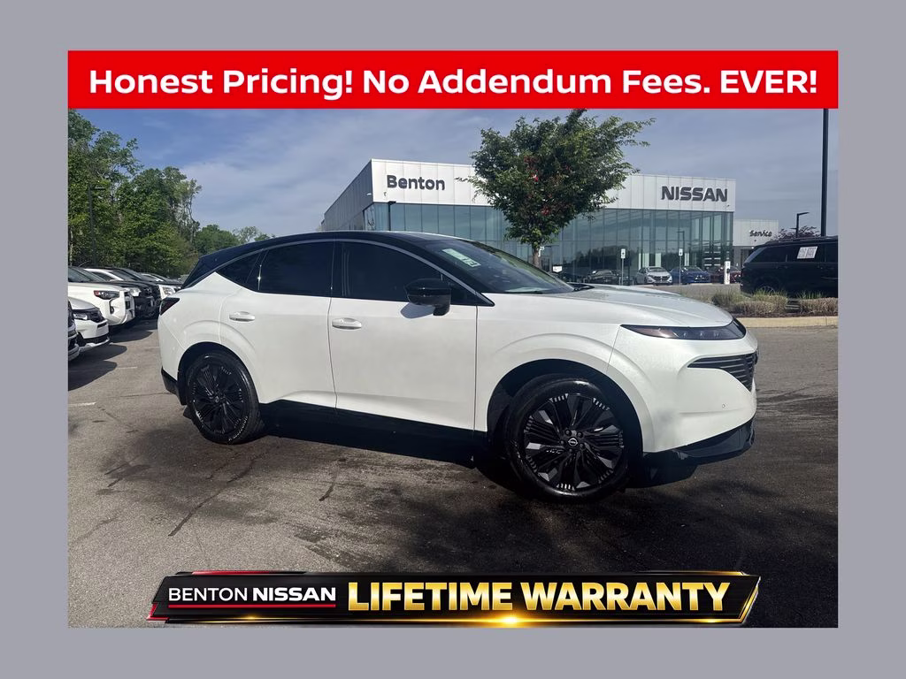 2026 Everest White Pearl/Black Nissan Murano Platinum AWD SUV