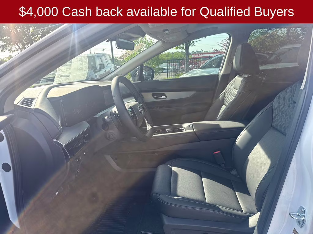 2026 Everest White Pearl/Black Nissan Murano Platinum AWD SUV