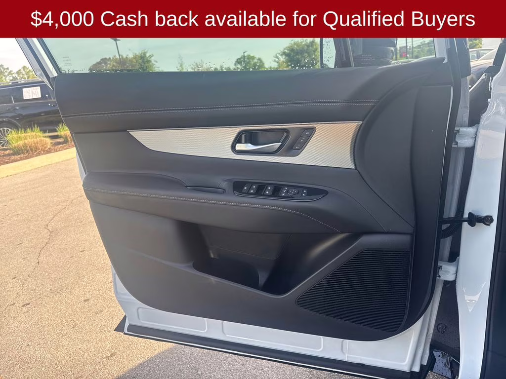 2026 Everest White Pearl/Black Nissan Murano Platinum AWD SUV