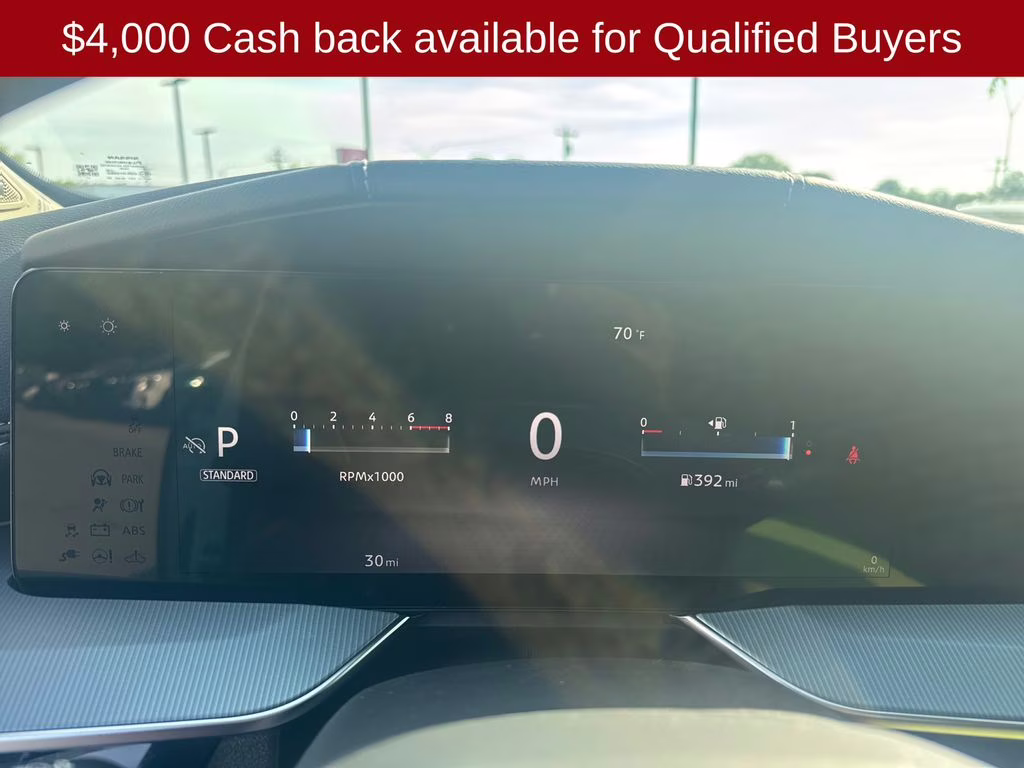 2026 Everest White Pearl/Black Nissan Murano Platinum AWD SUV