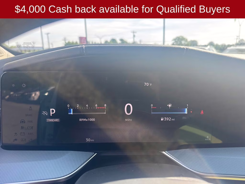 2026 Everest White Pearl/Black Nissan Murano Platinum AWD SUV